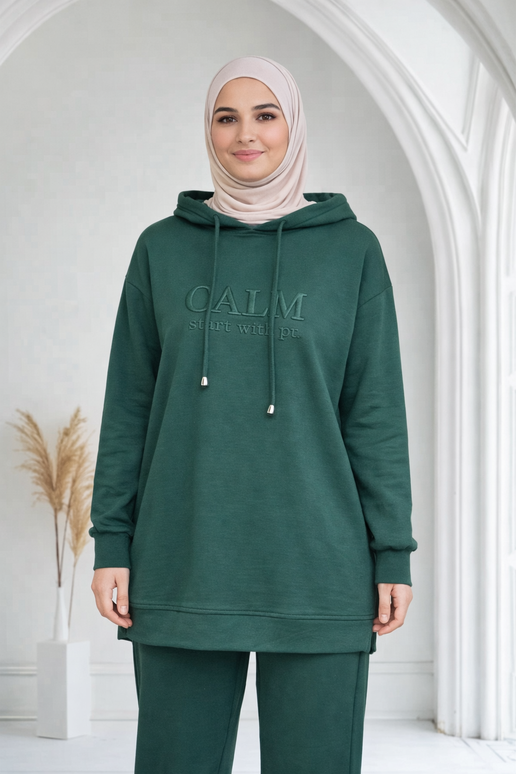 Luxe Comfort Tracksuit Set. طقم نسائي رياضي بلون بني او أخضر مع هودي وبنطال واسع
