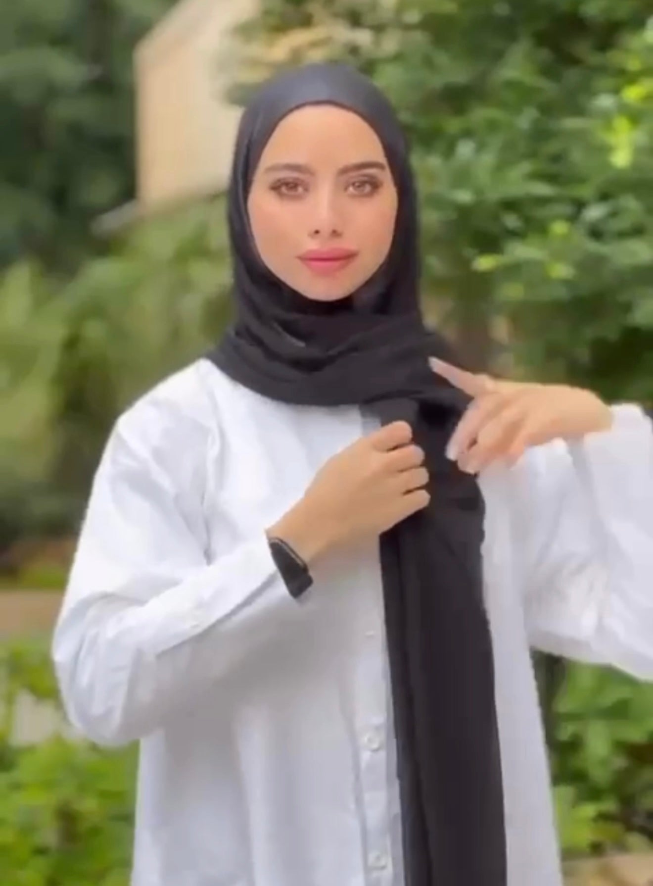 Crêpe scarf with built-in elastic