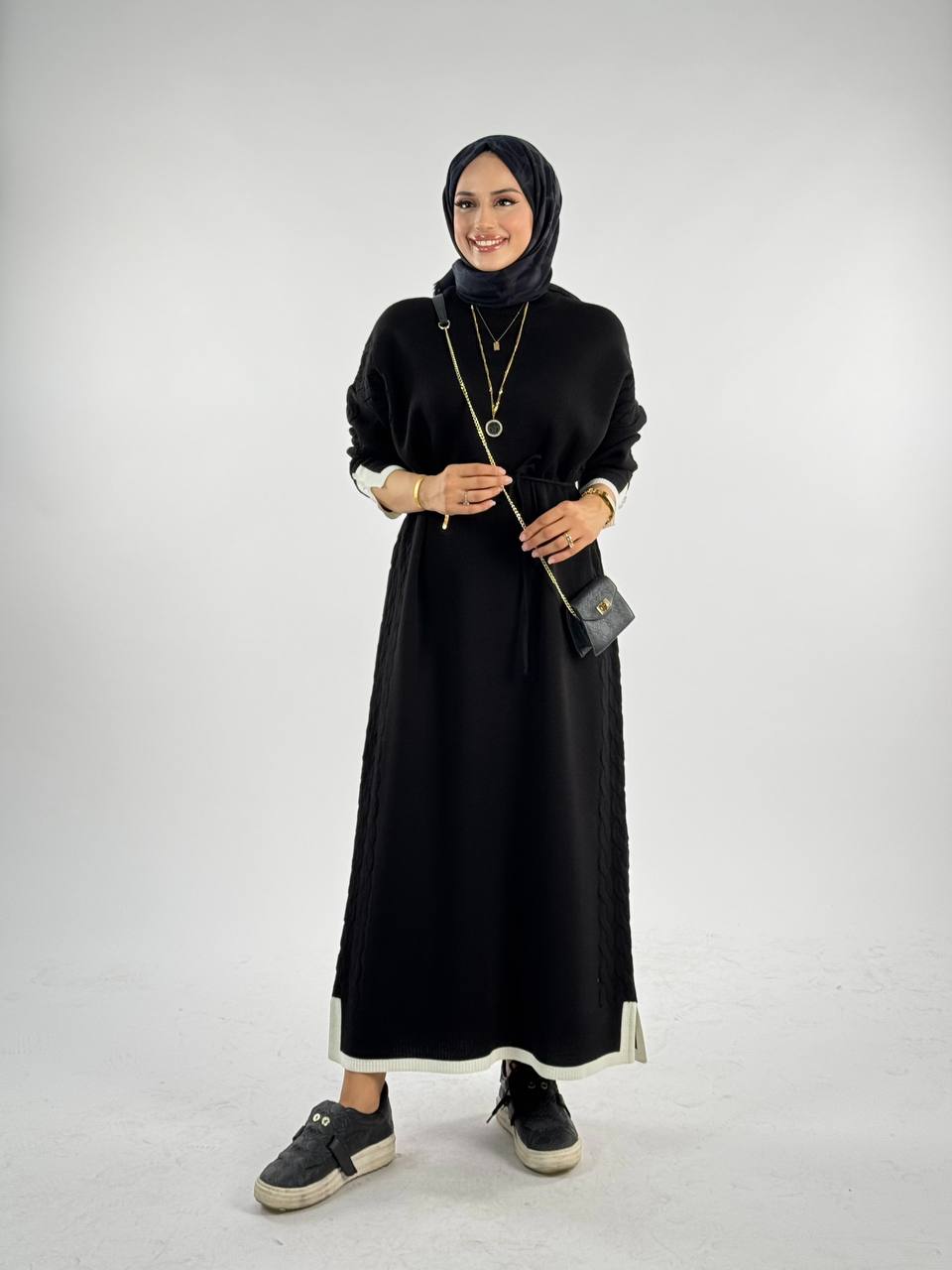 فستان صوف مع حزام ناعم. Knitted dress with belt