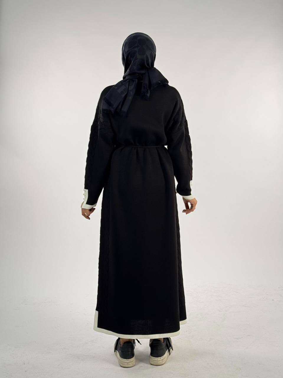 فستان صوف مع حزام ناعم. Knitted dress with belt