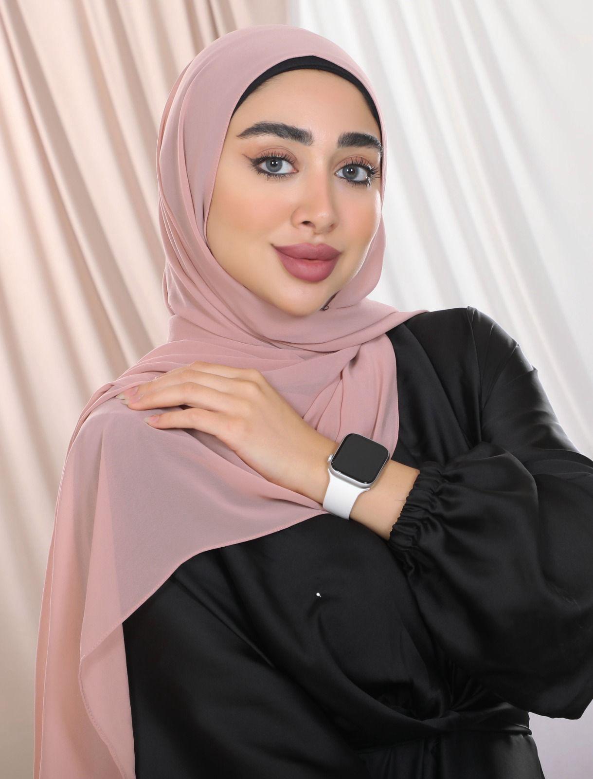 Crêpe scarf with built-in elastic