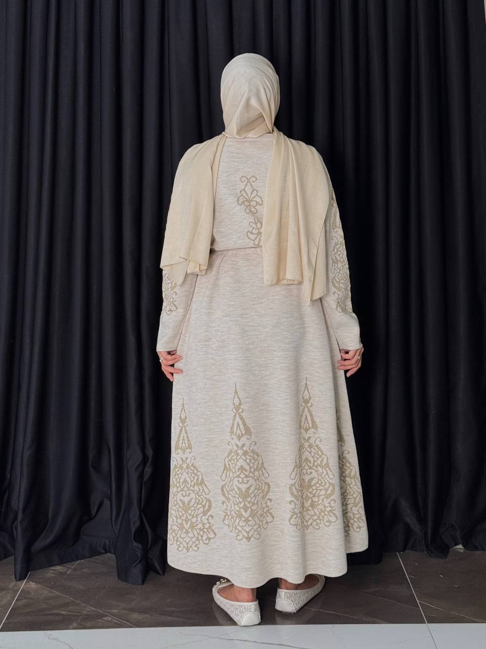 فستان صوف مع حزام ناعم. Knitted dress with belt