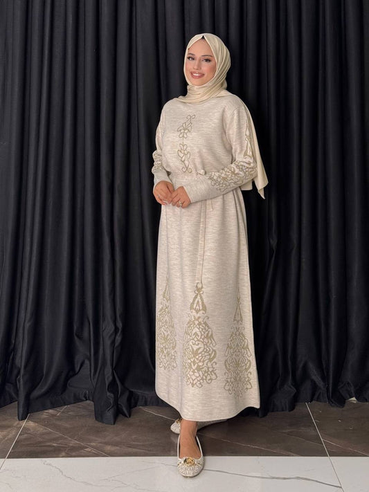 فستان صوف مع حزام ناعم. Knitted dress with belt